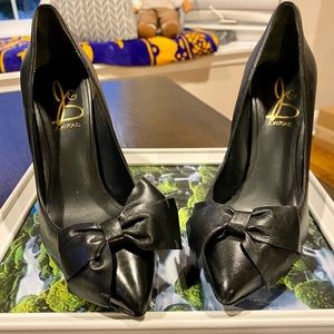 Worn only once, beautiful and elegant